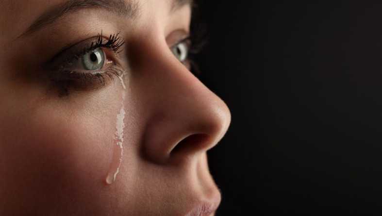 Как сдержать слезы и не заплакать - эффективные способы и советы