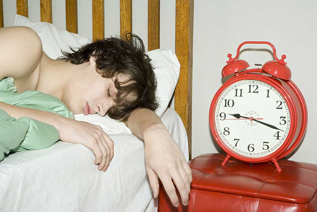 Как приучить себя ложиться спать раньше: 15 шагов