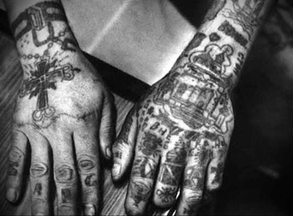 Зоновские тату - значение на руках, пальцах, спине, плече, груди (45 фото)