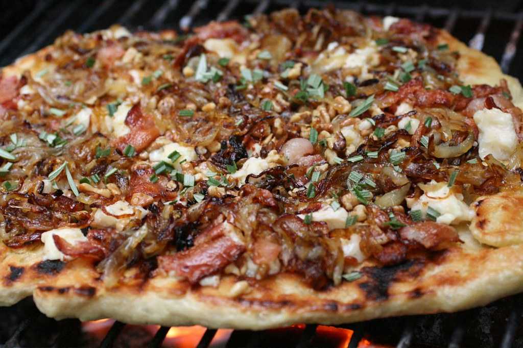 Приготовить пиццу на мангале - легко, 5 способов готовки пиццы на огне