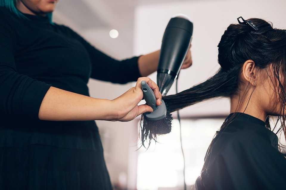 Укладка с помощью фена: как выпрямить и уложить волосы самой себе, видео
